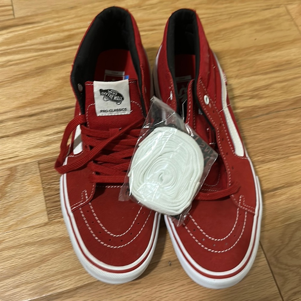 Vans Sk8-mids size 9.5 Red New with tags no box